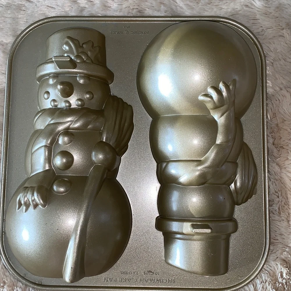 Nordic Ware Snowman cake pan